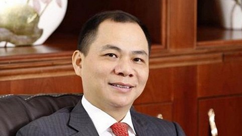 Rầm rộ ở Paris, Phạm Nhật Vượng liên tục 'chơi' vụ lớn trong nước