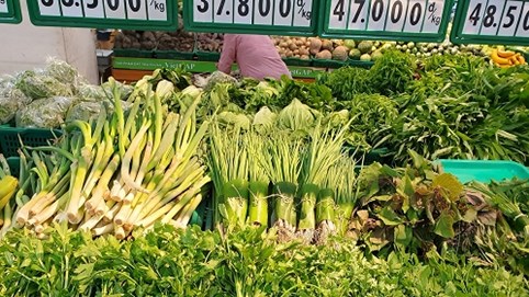 Saigon Co.op bọc thực phẩm bằng lá chuối sạch trên diện rộng