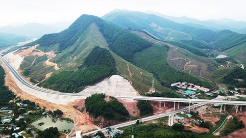 Sắp đưa vào khai thác cao tốc Hạ Long - Vân Đồn hơn 12.000 tỷ