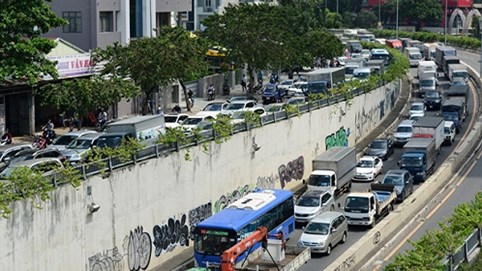 Sập giàn giáo trước hầm Thủ Thiêm, giao thông khu Đông Sài Gòn tê liệt