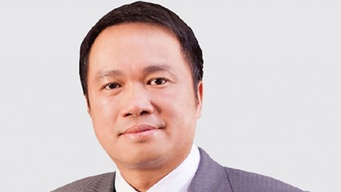 Sau bao năm chấp nhận ẩn mình, tỷ phú kín tiếng vụt bước lên số 1