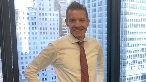 Sếp ngân hàng Deutsche Bank: Đi công tác ở đâu cũng dậy lúc 5h sáng, tập gym mỗi ngày dù công việc bù đầu