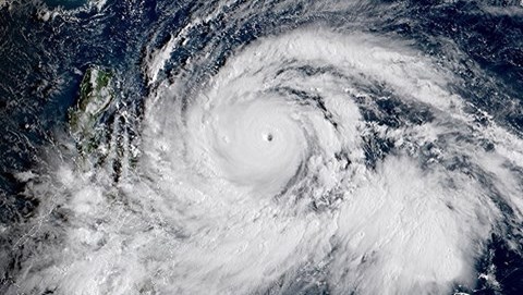 Siêu bão Mangkhut tiến nhanh về Biển Đông