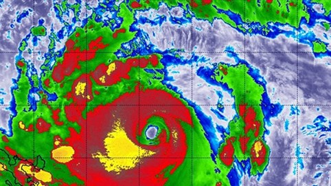 Siêu bão Mangkhut vào Biển Đông gây gió giật 200km/h