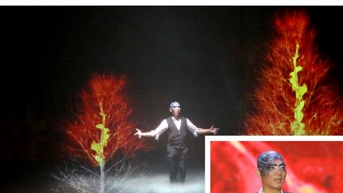 “Siêu trộm” Việt Duy cạo đầu “chơi lớn” diễn ảo thuật kết hợp Hologram