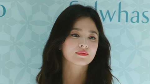 Song Hye Kyo xuất hiện tiều tuỵ sau ly hôn