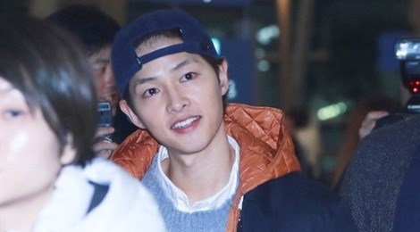 Song Joong Ki không đeo nhẫn cưới sau khi phủ nhận tin đồn ly hôn