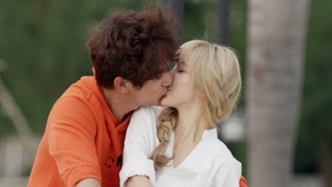 Song Luân lần đầu chia sẻ về cảnh “khoá môi” với hotgirl Thái Lan Nene