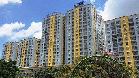 Sốt ruột muốn về nhà, dân Carina Plaza bất chấp rủi ro cháy