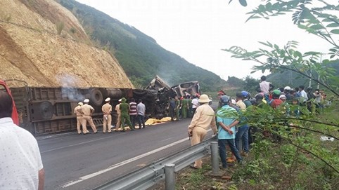 Tai nạn trên đèo Mang Yang: 2 nạn nhân bị chết cháy
