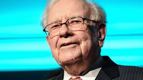 “Ho một tiếng là có người trả tiền”, tại sao Warren Buffett luôn thanh toán bằng tiền mặt?