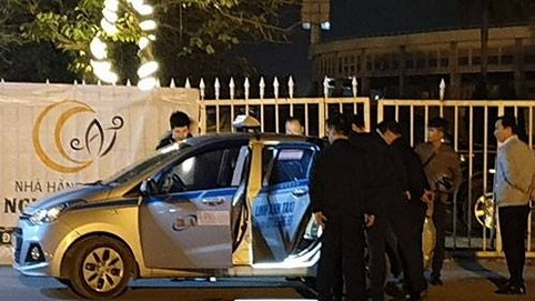 Tài xế taxi bị cứa cổ tử vong trước sân vận động Mỹ Đình