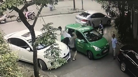Tài xế taxi bị đánh và chuyện “thiếu hụt” văn hóa giao thông