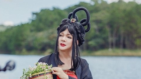 Tạo hình ấn tượng của ca sĩ Vũ Hà trong phim 