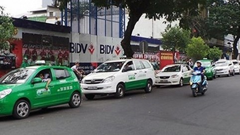 Taxi Hà Nội sẽ có “màu áo” riêng, taxi “dù” hết đường sống?