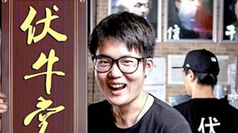 Thạc sĩ đi bán phở: Kiếm 6,8 tỷ/ngày