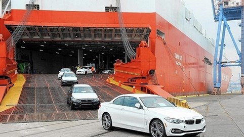 Giá ô tô nhập khẩu nguyên chiếc về Việt Nam giảm gần 100 triệu đồng một xe trong tháng 5