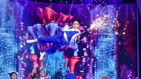 Thanh Bạch, Hồng Vân kinh ngạc trước sự chuyên nghiệp của cô bé 10 tuổi Khánh Nhi