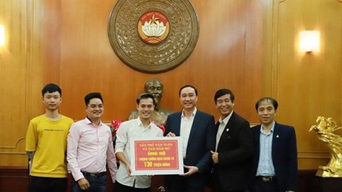 Theo gương thầy Park, học trò chung tay đẩy lùi Covid-19