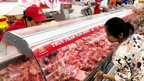 Thịt heo giảm giá, khách hàng vẫn thờ ơ