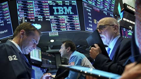 Dow Jones tụt 700 điểm, kết thúc một tuần buồn của chứng khoán Mỹ