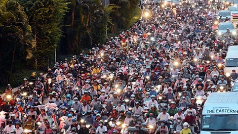 Thu nhập 500 triệu: Thừa tiền mua ô tô vẫn phải đi xe máy