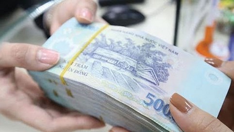 Thủ tướng đề nghị hoãn tăng lương