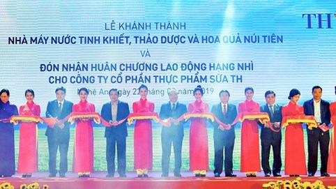 Thủ tướng dự khánh thành nhà máy nước tinh khiết, hoa quả, thảo dược lớn nhất miền Trung