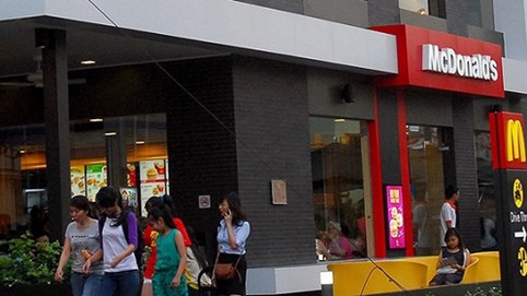 Thức ăn đường phố khiến McDonald’s, Burger King lao đao!