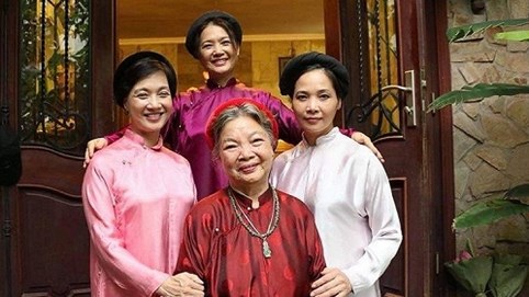 Thương lắm, áo dài ơi…