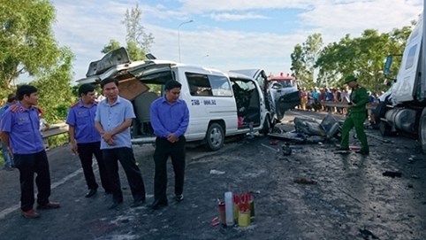 Tin xã hội tuần qua: Tài xế chạy liên tục 12 tiếng, chú rể và 12 người đi đón dâu tử vong