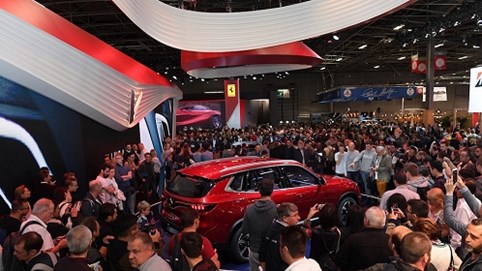 Tinh thần Việt Nam hội tụ tại gian hàng VinFast