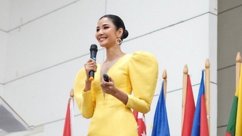 Toàn cảnh bài diễn thuyết của Hoàng Thuỳ tại Philippines
