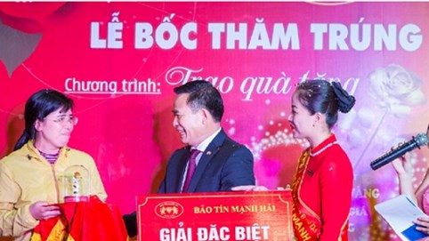 Trao quà tặng – Gửi yêu thương