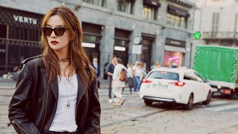 Triệu Vy ở tuổi 42 trẻ đẹp hơn sau khi giảm 15 kg