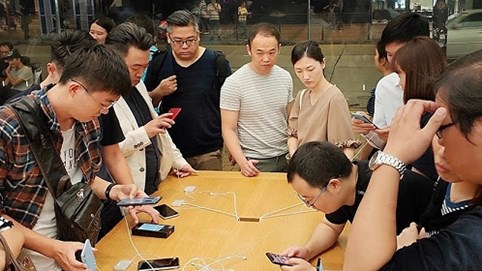 Trong cơn “nguy khốn”, Apple nói đến thị trường Việt Nam như 