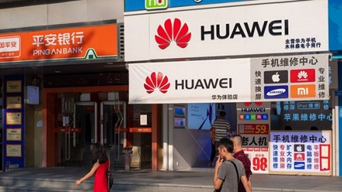 Trung Quốc đề xuất Tổng thống Mỹ nên chuyển sang dùng Huawei sau tin đồn bị nghe lén iPhone