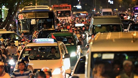 Trung tâm Sài Gòn kẹt cứng đêm Quốc khánh