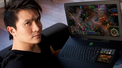 Từ cậu nhóc “cày game” cả ngày trở thành tỷ phú tự thân ở tuổi 40