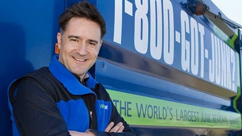 Từng sa thải bạn thân cùng gây dựng cơ nghiệp, đây là câu chuyện thành công của CEO chuỗi franchise 400 triệu USD