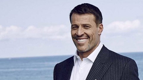 Tuổi thơ khốn khó và từng bị ung thư, bí quyết nào giúp triệu phú Mỹ này thành công đến vậy?