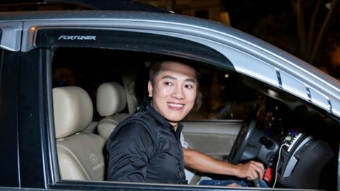 Tuyển U23 Việt Nam chiến thắng, Châu Khải Phong quyết nhuộm tóc bạch kim