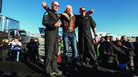 Tỷ phú Richard Branson tuyên bố lên vũ trụ tháng 7 tới