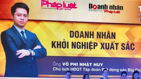 Triệu phú trẻ Võ Phi Nhật Huy nhận giải 