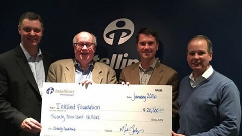 Tỷ phú Việt mang trăm triệu USD đấu đại gia Mỹ trên đất Hoa Kỳ