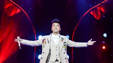 Hàng ngàn khán giả sống lại một thời thanh xuân cùng Ưng Hoàng Phúc