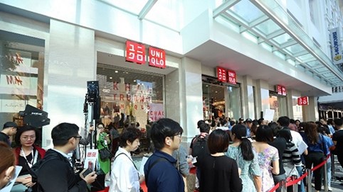 Uniqlo Đồng Khởi chào đoán hàng ngàn khách hàng trong ngày khai trương