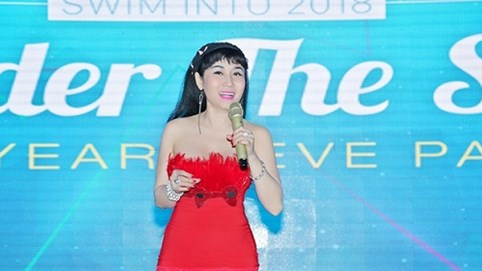 Uyên Thảo cháy hết mình với đêm nhạc chào năm mới