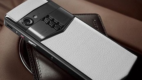 Vertu trình làng smartphone cao cấp Aster P, khung titan, màn hình sapphire, mặt lưng bằng da, Snapdragon 660, giá 5.000 USD