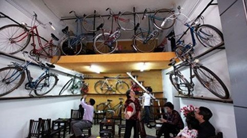 Video: Mục sở thị những chiếc xe đạp cổ trăm tuổi giá cả chục nghìn USD ở Hà Nội